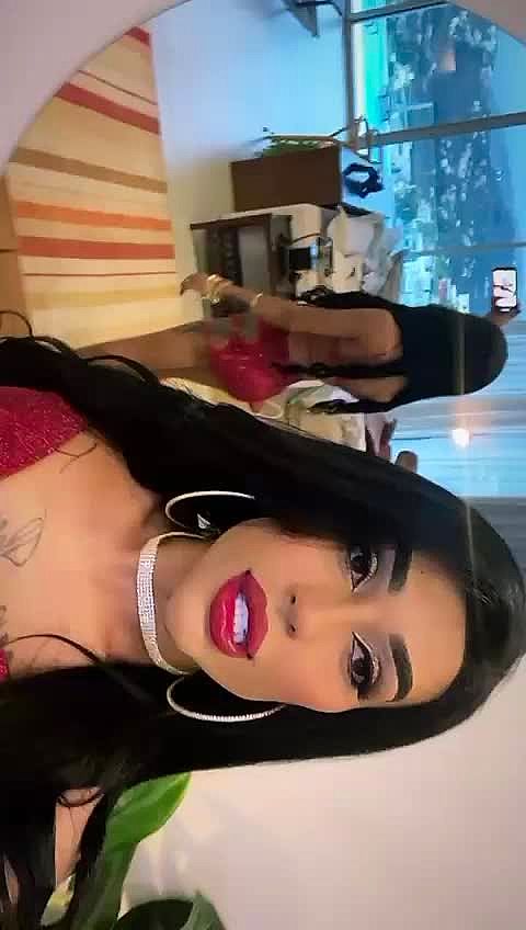 THALIA FONTAINELLES Video Background