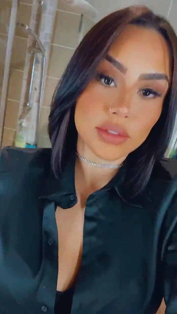 Lorrana Video Background