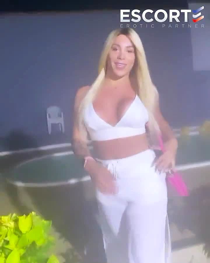 Blonde Salope 22cm sans Tabus Video Background
