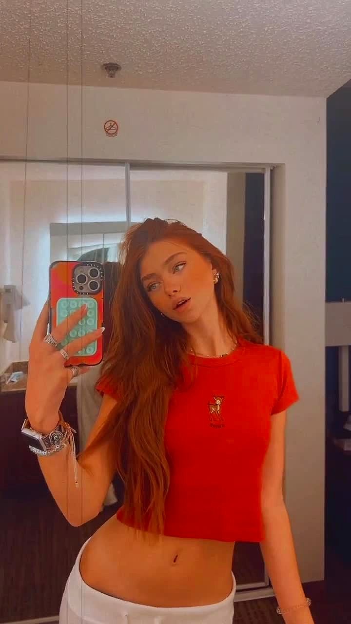 RAYNA Video Background