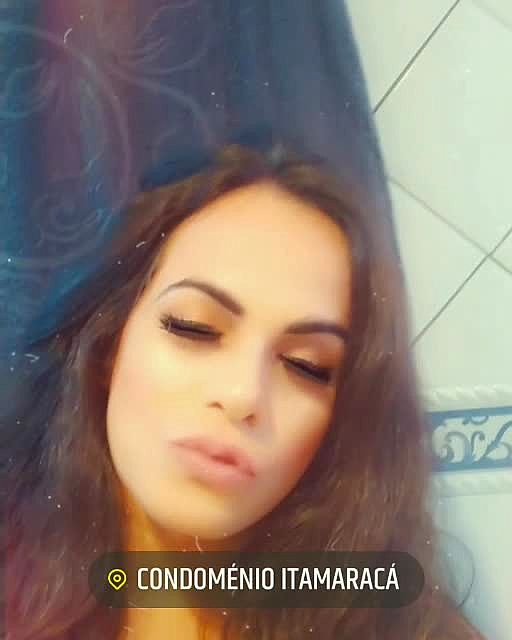 LARYSSA BONEKA Vidéo Arrière-plan