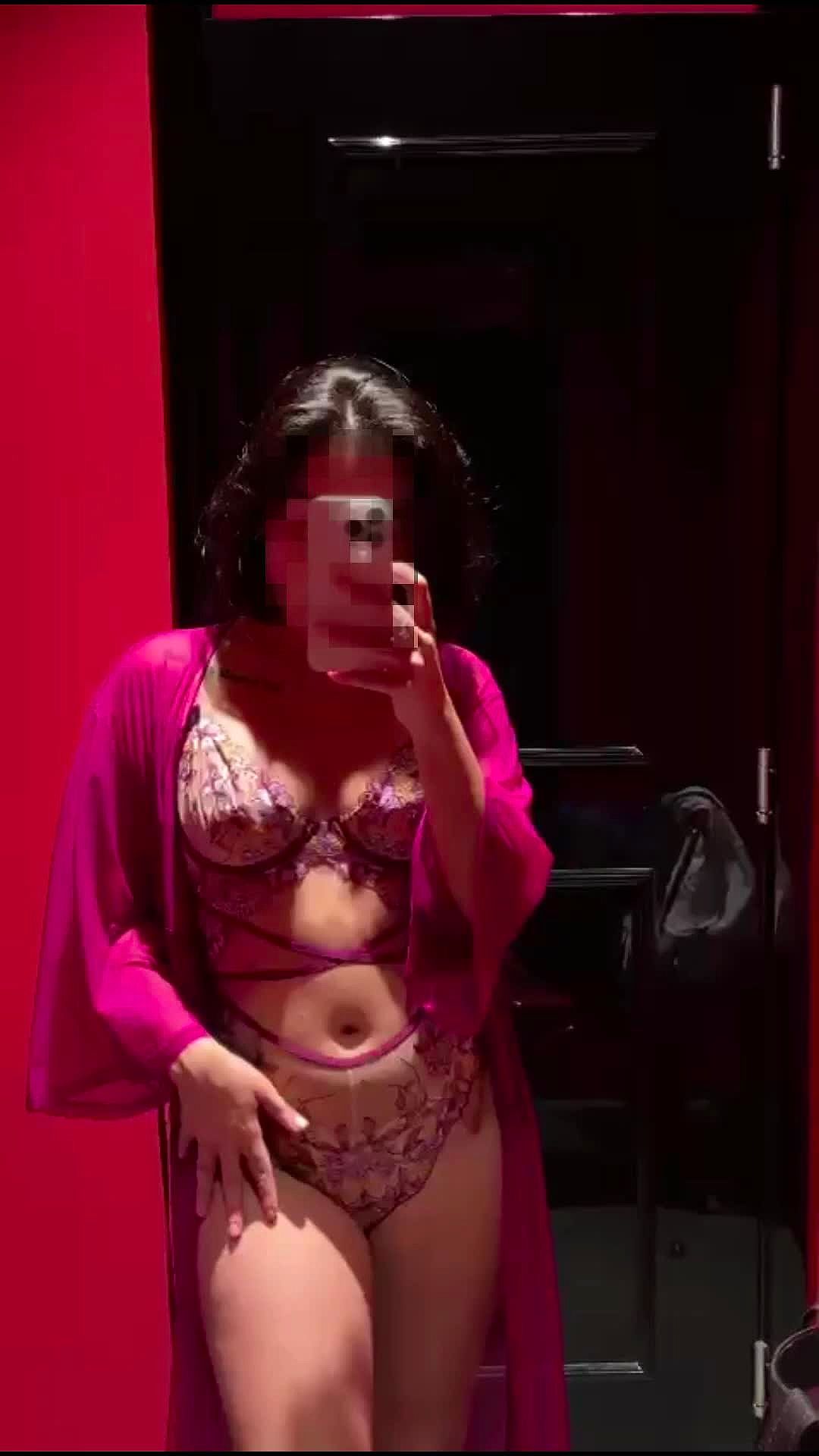 Emillia Video Background