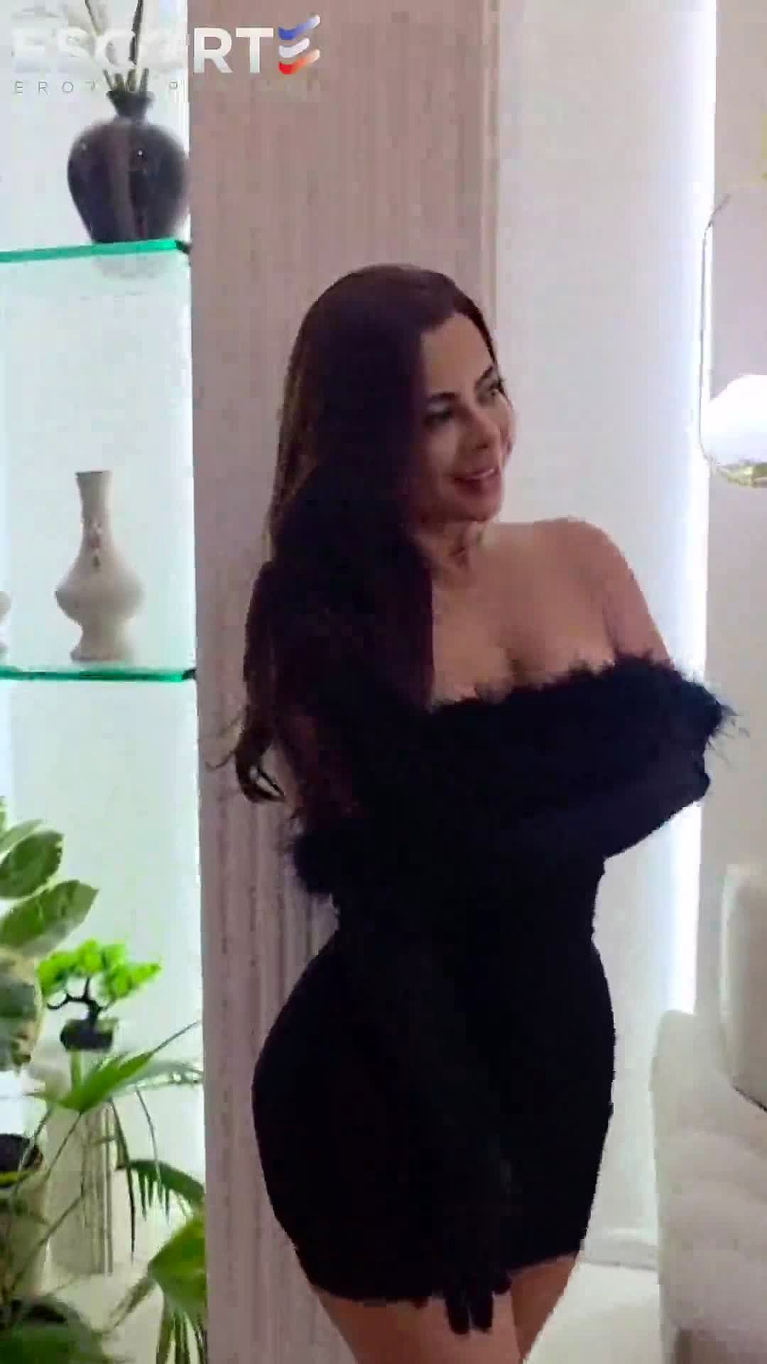 Vivianne Belle  Bresilienne Video Background