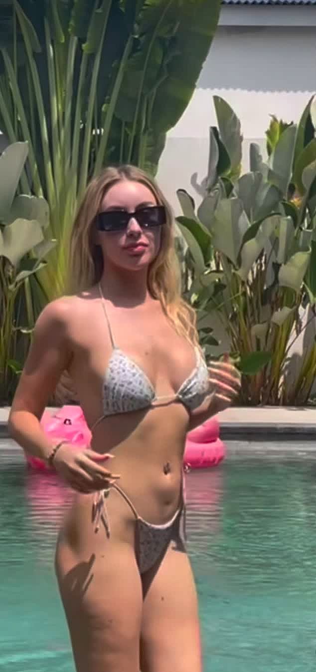 Hi Im Julia and Vikki Vidéo Arrière-plan