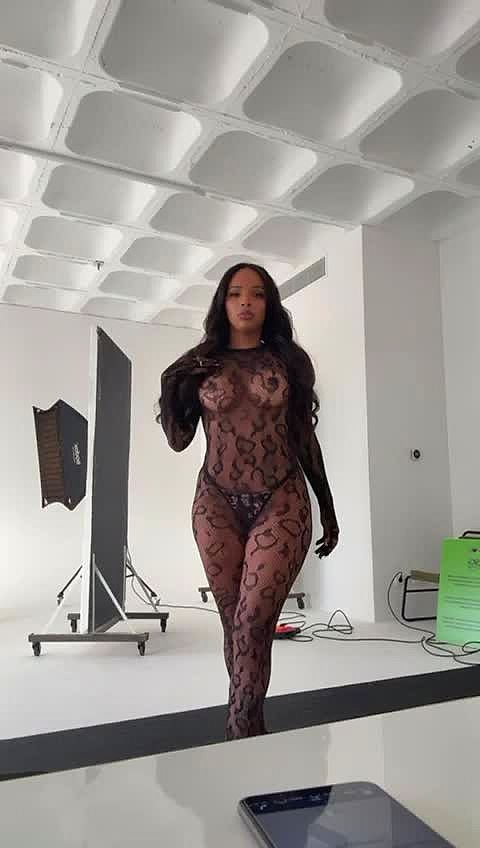 Sophia Bresilienne belle femme Video Background