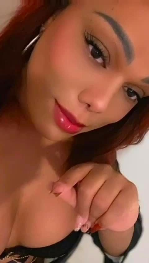 Julia marqueziny Video Background