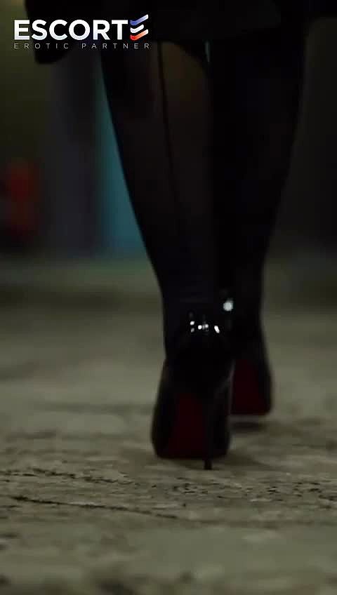 Anna Le Noir Video Background