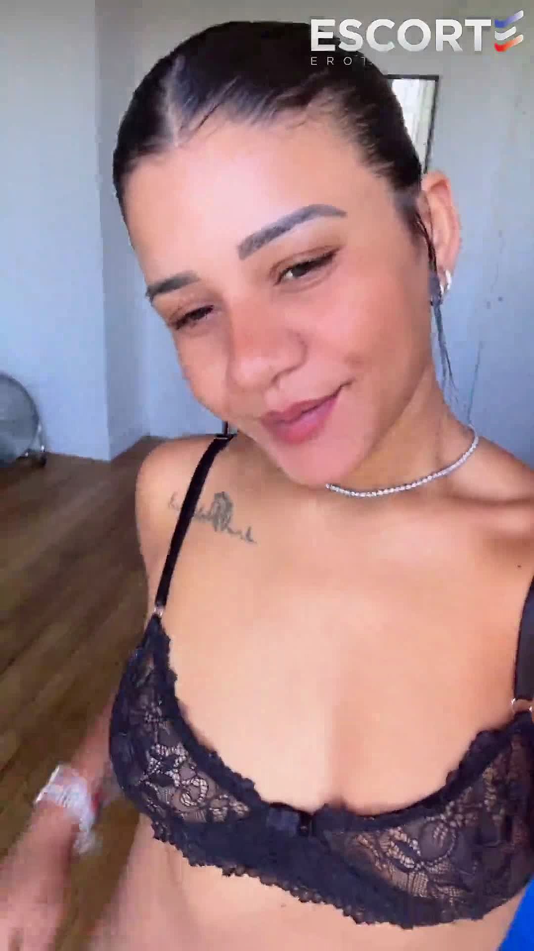 MayaCoquine Video Background