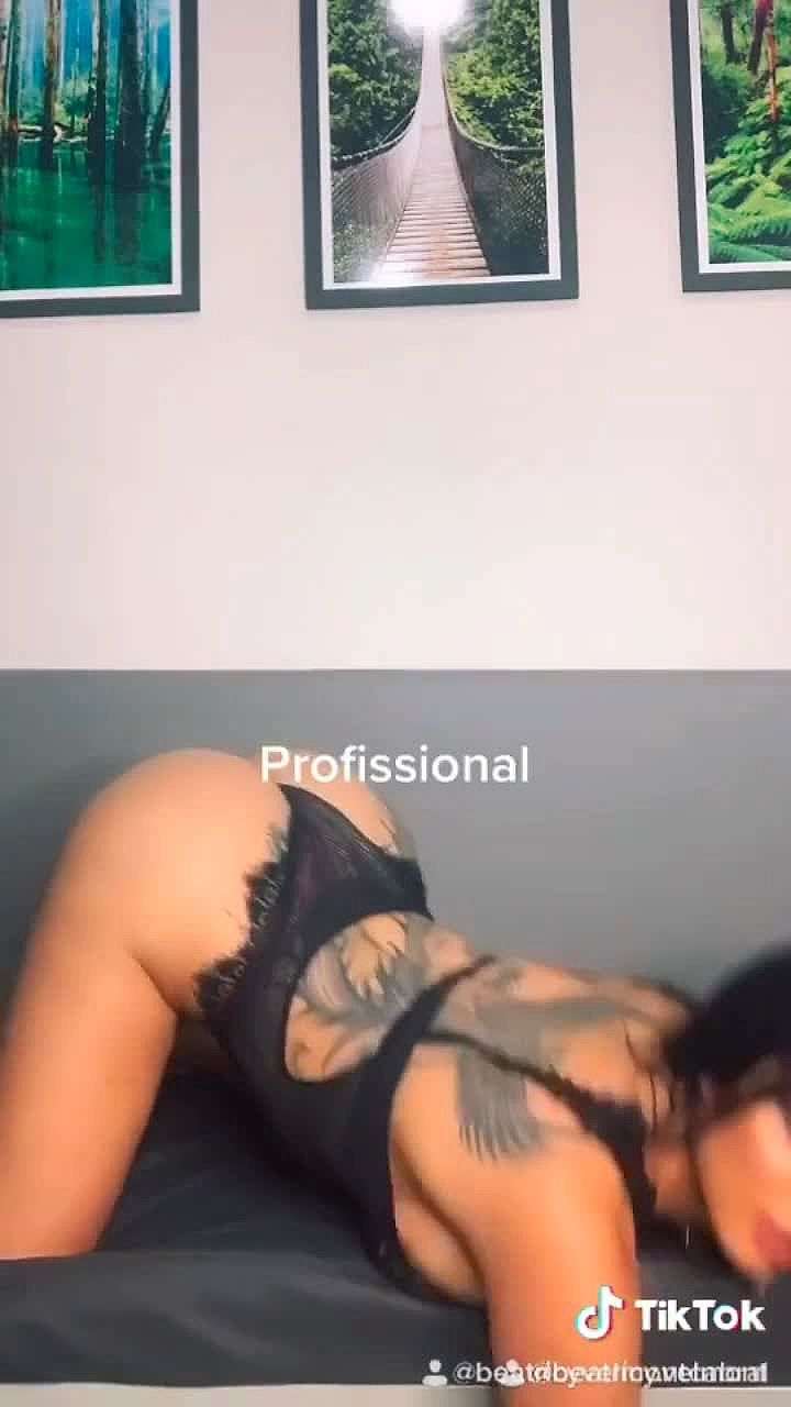 Beatricy Velmont Vidéo Arrière-plan