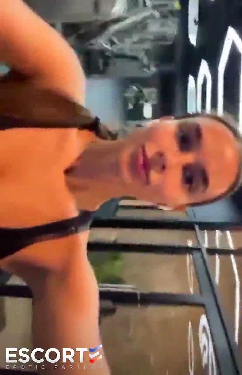 ELLEONORE Vidéo Arrière-plan