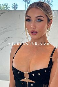 CAREY - Paris Escorts