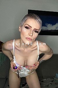 Julia Gomez - Escort Girl Paris