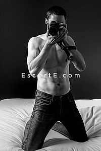 Hadrien - Escort Boy Caen