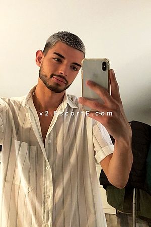 Louis - Rennes Boy Escorts