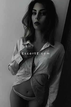 Selma La Mielleuse - Escort Girl Paris