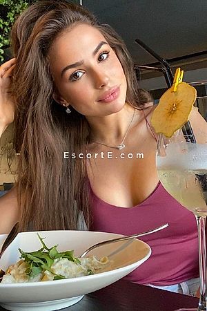 ARIMA - Escort Girl Paris