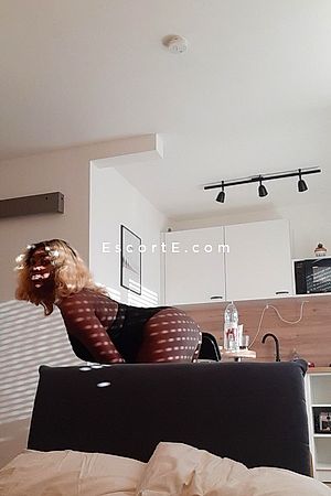 Zuane - Sainte-Geneviève-des-Bois Escorts