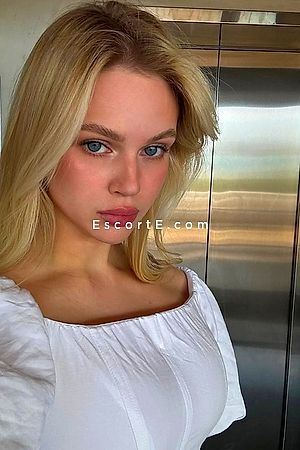 MONIQUE - Paris Escorts