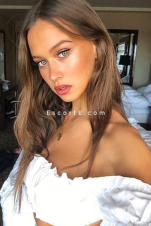 MENA - Escort Girl Paris