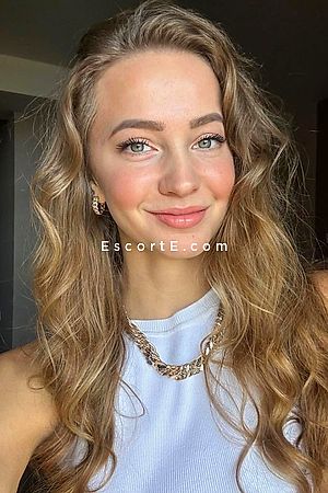 KAUSAR - Paris Escorts