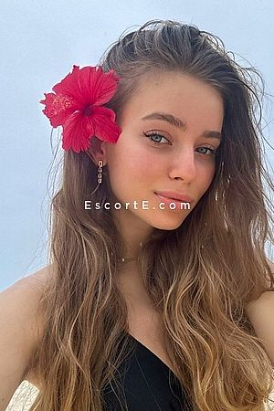 EMINE - Paris Escorts