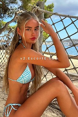 MAHIRA - Paris Escorts