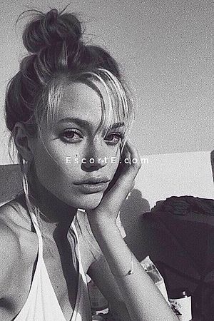 KIRA - Paris Escorts