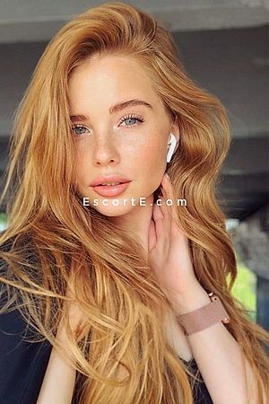 CHARLOTTE - Paris Escorts