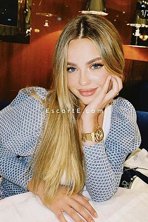 EBBY - Paris Escorts