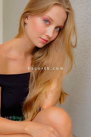 LORETTA - Escort Girl Paris