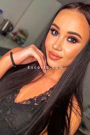 Izabella - Escort Girl Paris