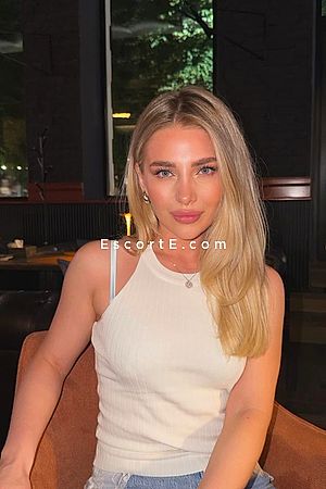 LANG - Escort Girl Paris