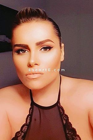Julia - Neuilly-sur-Seine Escorts