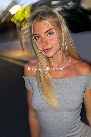 MIDGE - Paris Escorts