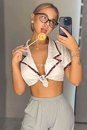 MINITA - Paris Escorts