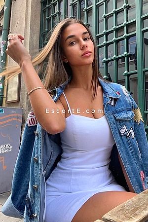 SERENA - Escort Girl Paris