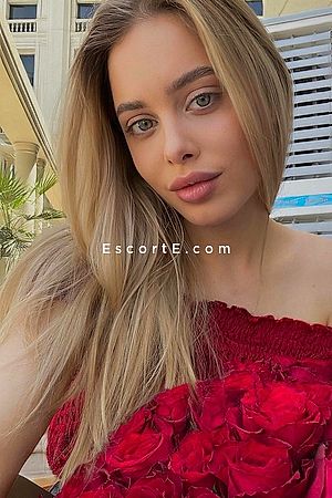 AMARI - Paris Escorts