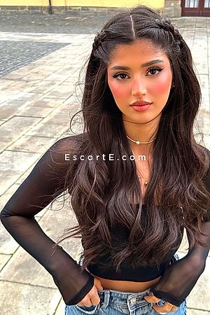 LEOMIE - Paris Escorts