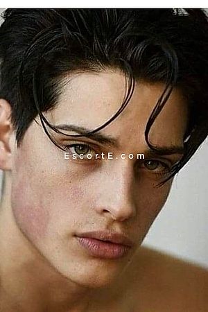 Louis - Cannes Boy Escorts