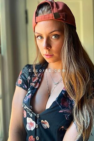 IZZI - Paris Escorts