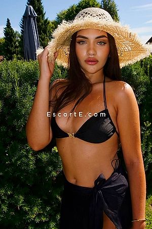 RAMINA - Paris Escorts