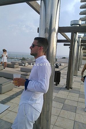 Julien - Reims Boy Escorts