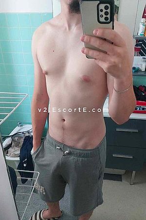 PierrotM - Bordeaux Boy Escorts