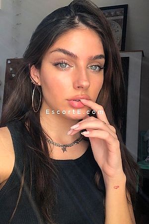 PRIMELA - Paris Escorts