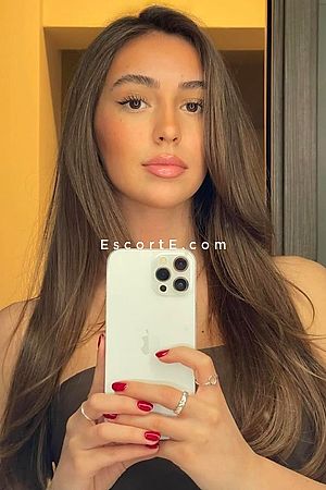 DZHUN - Paris Escorts