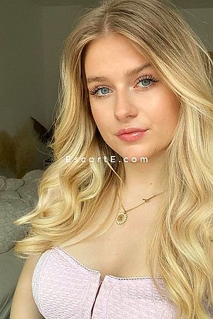 HERMINE - Paris Escorts