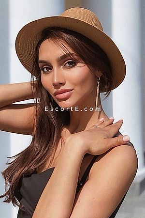 SALOMEYA - Paris Escorts