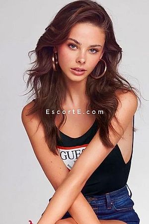 GARNET - Paris Escorts