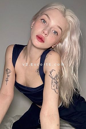 KELLI - Escort Girl Paris