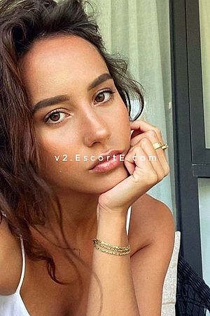 NENSI - Paris Escorts